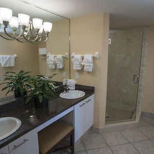 Deluxe One-Bedroom King Suite